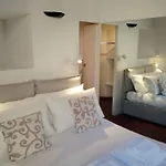 Vfh Eustachi Stylish Apartment